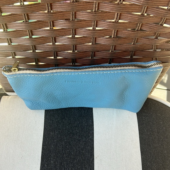 Portland Leather Utility Bag Cosmetic Makeup Bag Pebbled Light Blue/Dream - Picture 2 of 4